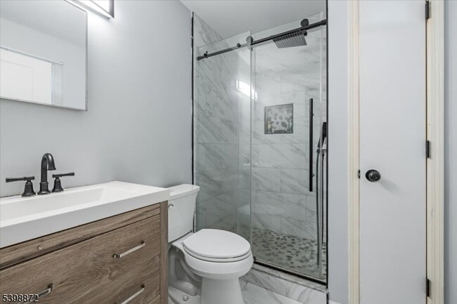 Building Photo - 56 Maple Ln