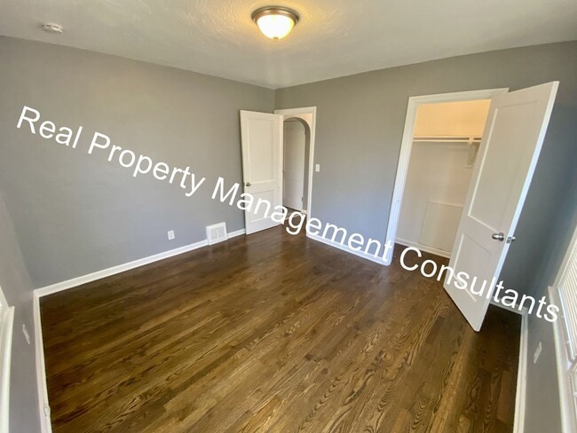 Building Photo - Charming 3 Bedroom, 1 Bathroom Home with B...