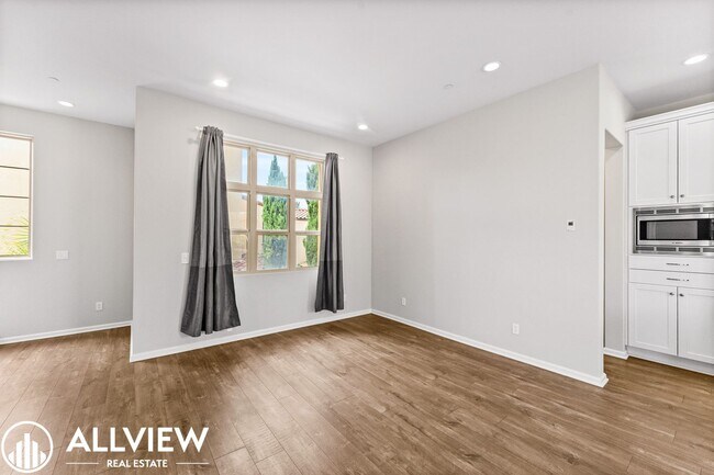 Building Photo - Your Next Home Awaits – Beautiful 3-Bedroom Irvine Townhome