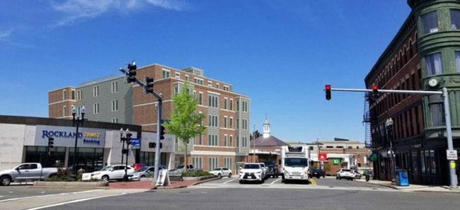 Building Photo - New Modern Elevator Building