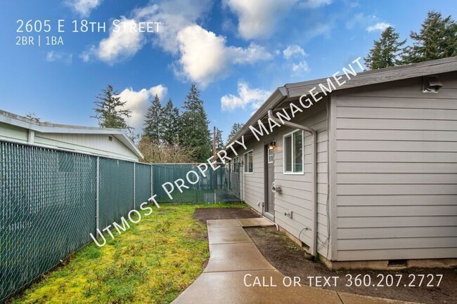 Building Photo - Cozy 2BD 1BA Duplex Near Downtown Vancouve...