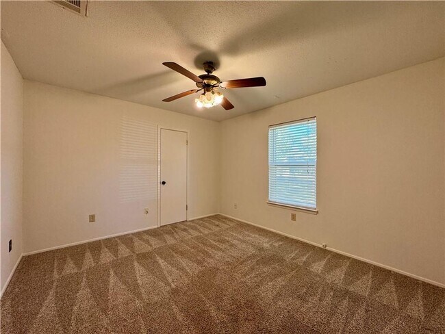 Building Photo - Charming Single Family Home In Hewitt, TX