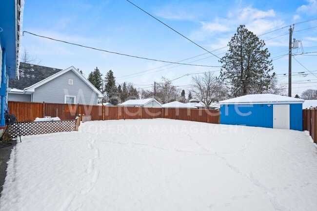 Building Photo - *MOVE IN SPECIAL * 1ST FULL MONTH FREE* Great 3-Bedroom Home IN The Garland District