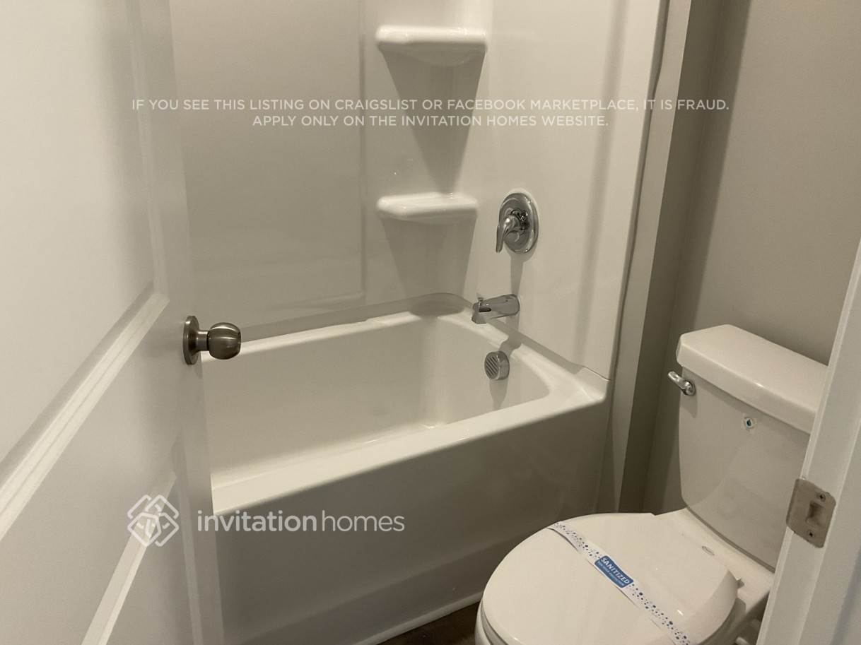 Building Photo - 528 Almere Dr