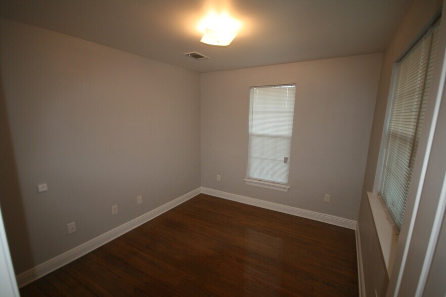 Building Photo - 718 16th St