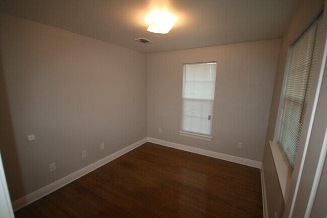 Building Photo - 718 16th St