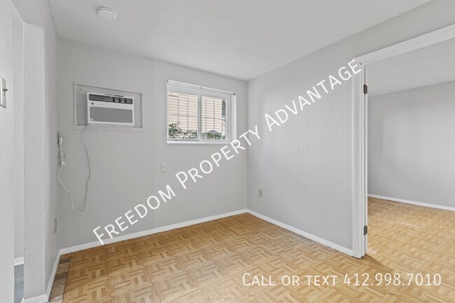 Building Photo - 118 Charles St