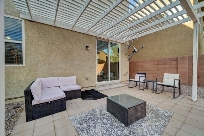 Building Photo - Charming 3-Bedroom Two-Story Home in Gated...