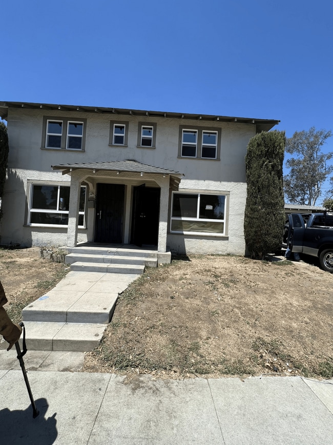 Building Photo - 967 N White Ave