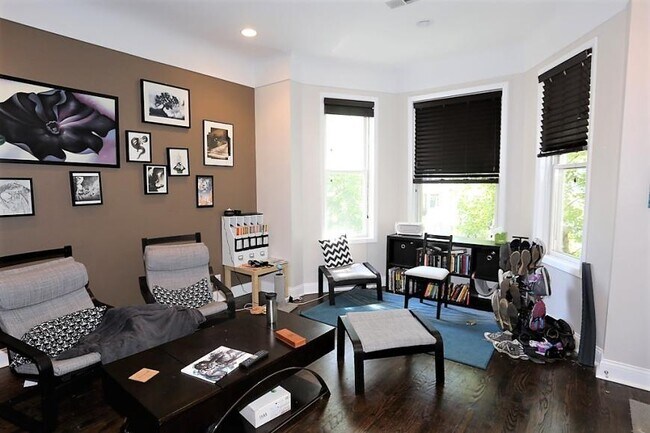 Primary Photo - 3 bedroom in Chicago IL 60625
