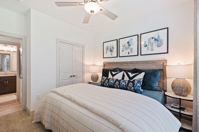 Building Photo - Don’t Miss Out | 6 Weeks Free + Prime Location!