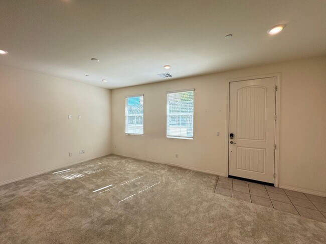 Building Photo - Beautiful 3Bd/2.5Ba Home in Gated Prado Co...