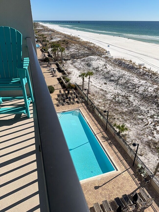 Building Photo - Views! Gorgeous, upgraded penthouse condo at The Breakers