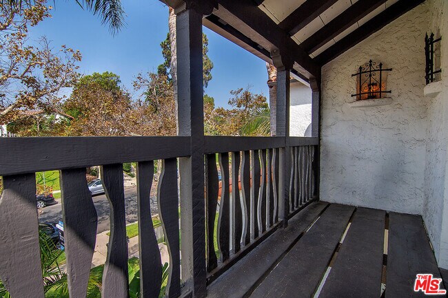 Building Photo - 450 N Orange Dr