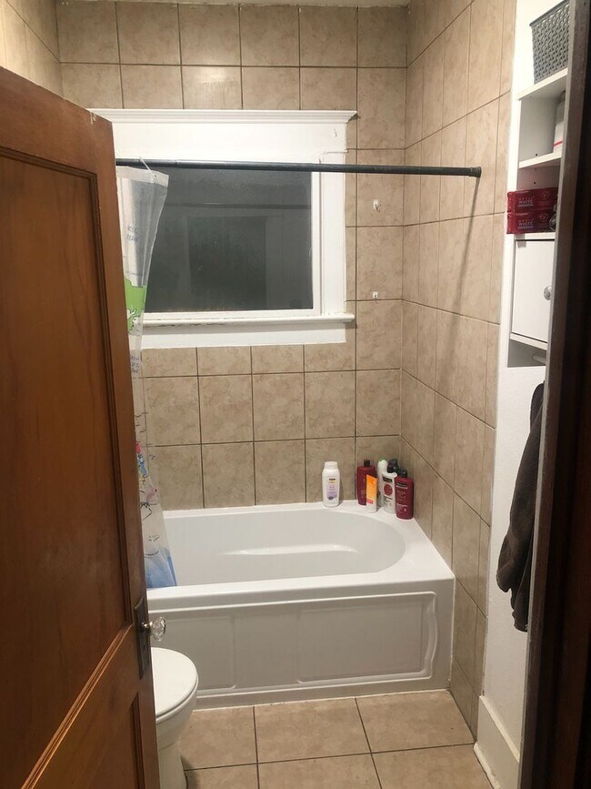 Building Photo - Charming, Spacious Rental in Old Town Fort Collins | Avail. 08/01/2026