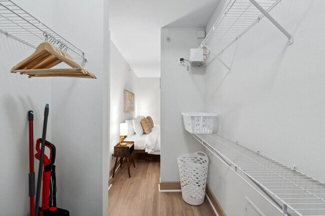 Building Photo - 2922 Elm St