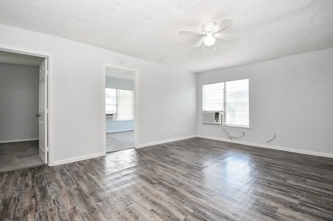 Building Photo - 941 Lucky St