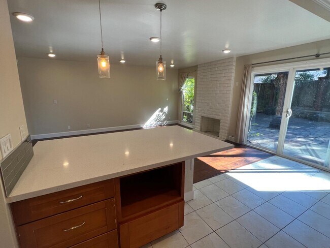 Building Photo - 2975 Fahrner Ct