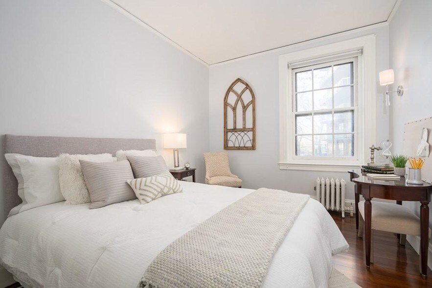 Building Photo - 112 Pinckney St