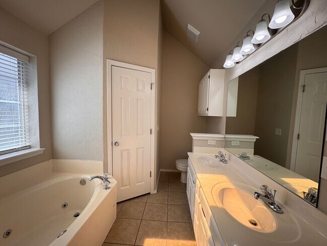 Building Photo - 3 Bedroom 2 bath Bixby Schools