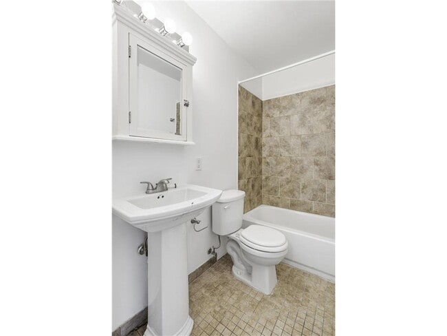 Building Photo - 2740 Pleasant Ave