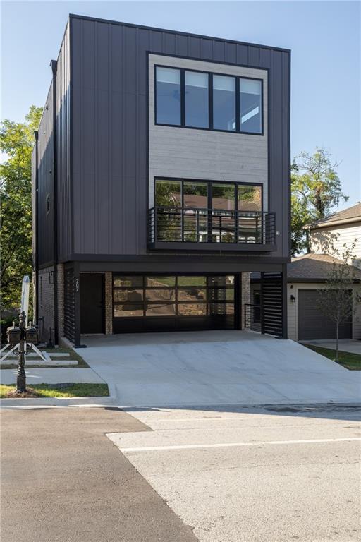 Building Photo - 207 W Lafayette St