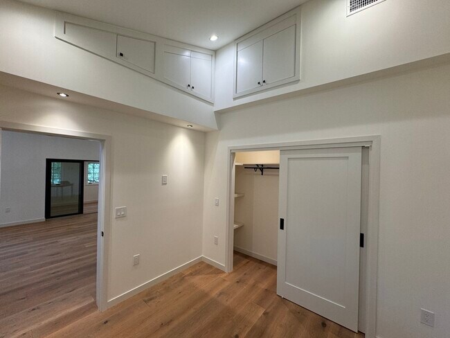 Building Photo - 2111 Hyperion Ave