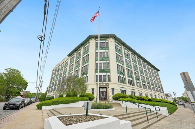 Building Photo - 1 Landmark Sq