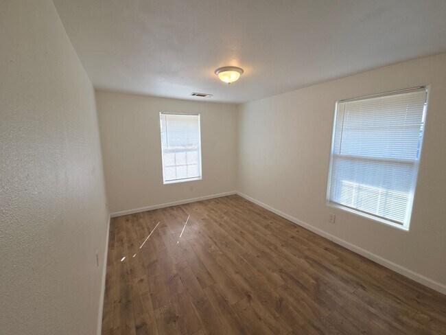 Building Photo - 903 Railroad Ave