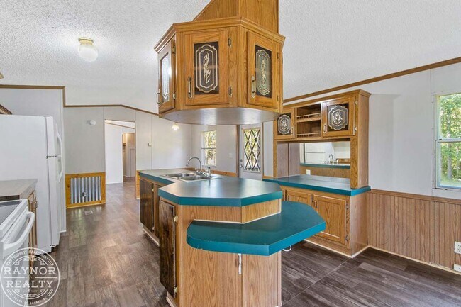 Building Photo - Enjoy the peace and quiet of the country!