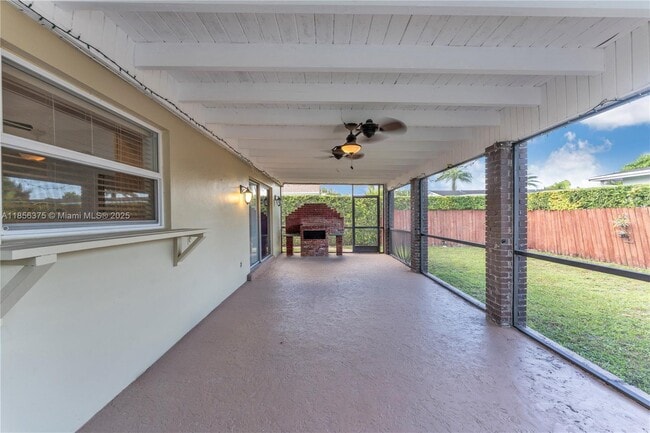 Building Photo - 7621 SW 146th Ave