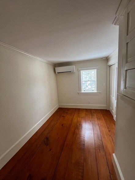 Building Photo - 122 Nashua Rd