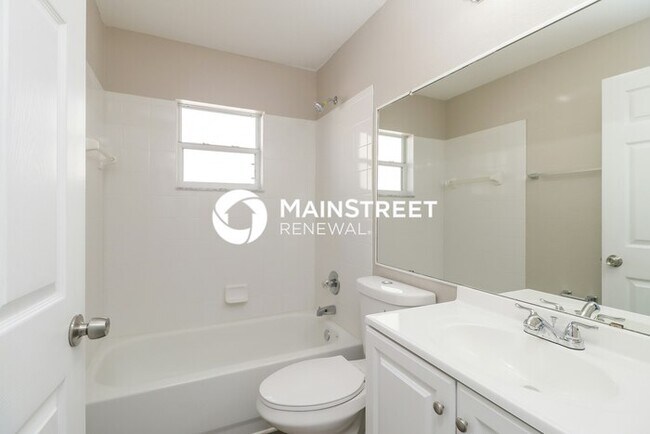Building Photo - 4 Bedroom Pet-Friendly Home in LAKELAND, FL with Main Street Renewal