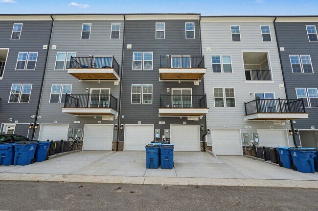 Building Photo - 705 Grove Edge Ln