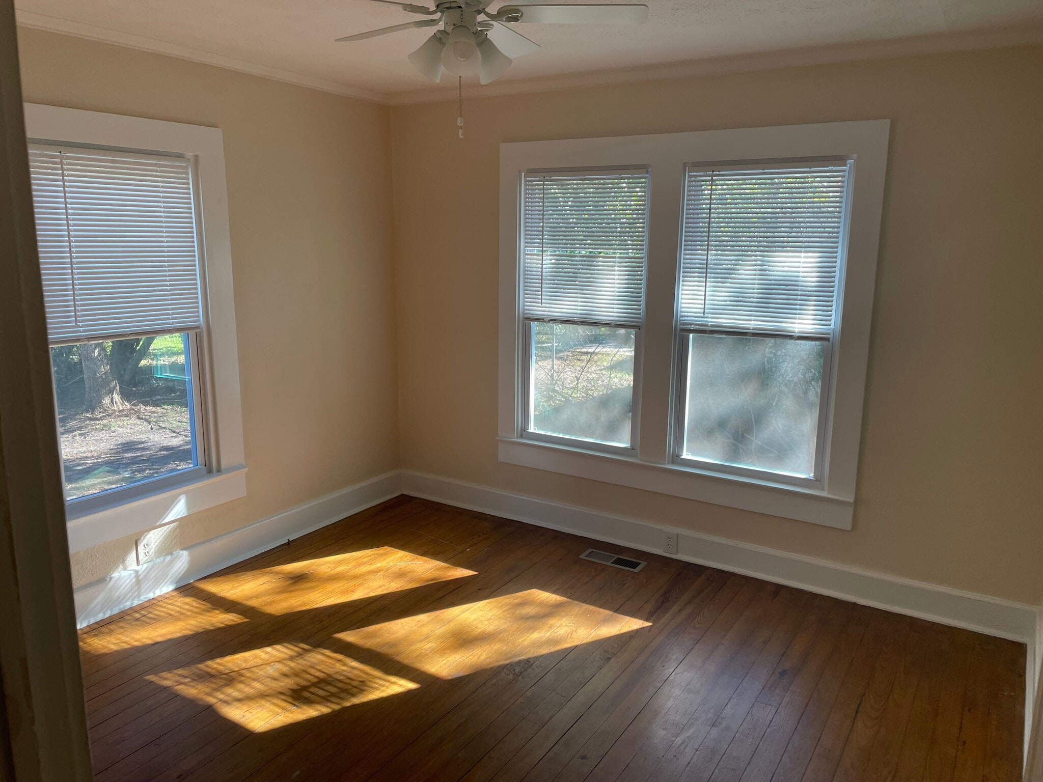 Building Photo - 305 Duncan St