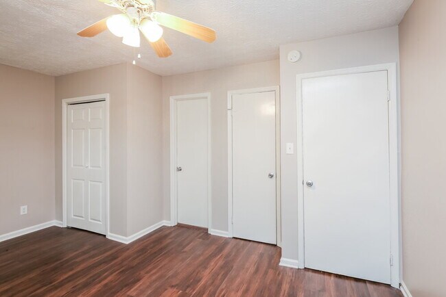 Building Photo - 925 Virginia Ct SE