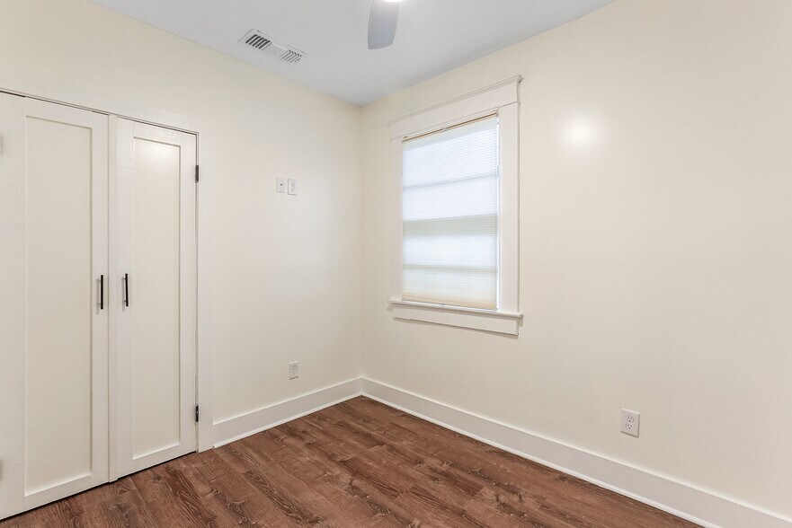 Building Photo - 7737 S Claiborne Ave