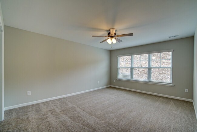 Building Photo - Lovely 3 BR, 2 BA Ranch Home, 2 Car Garage...