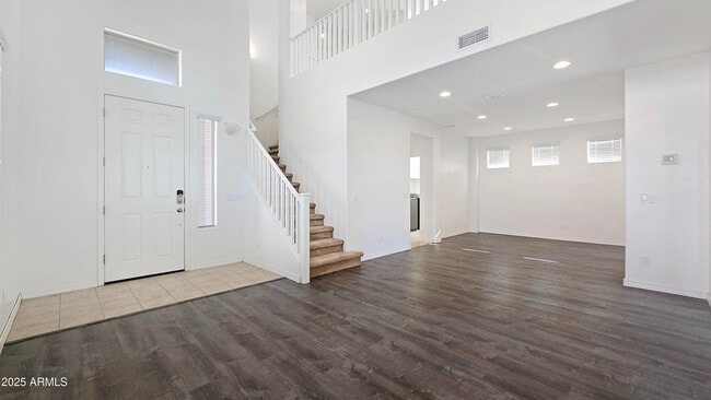 Building Photo - 1006 S 202nd Ln