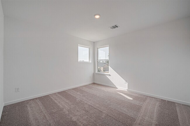 Building Photo - 1127 Sugar Dr