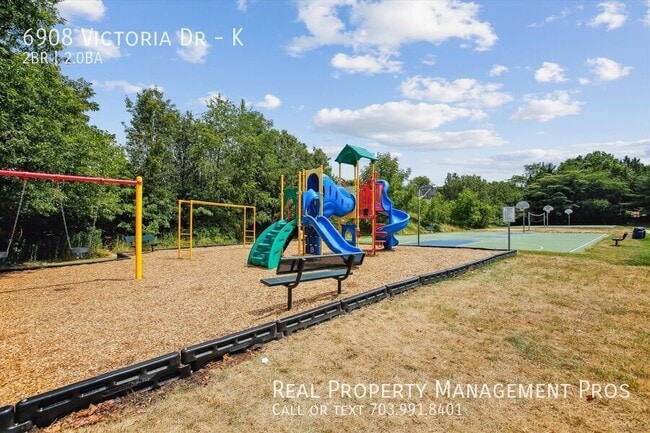 Building Photo - 6908 Victoria Dr