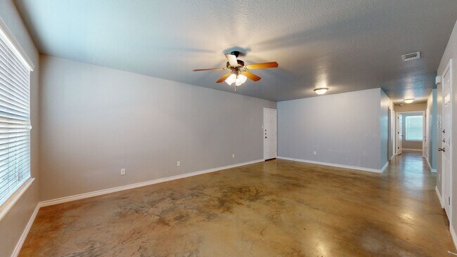 Building Photo - PRICE REDUCTION $1295