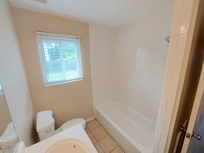 Building Photo - BEAUTIFUL 3 BD/ 1 BTH CORNER LOT WITH W/D ...