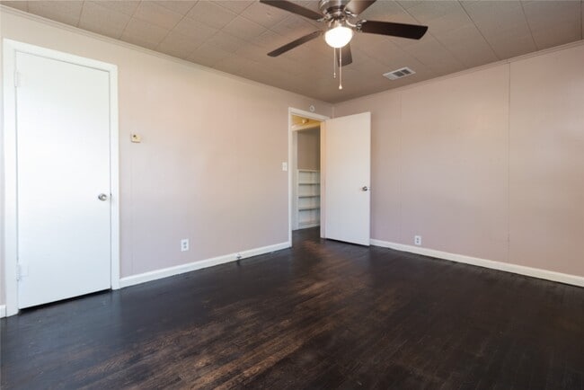 Building Photo - 4425 Harding Dr