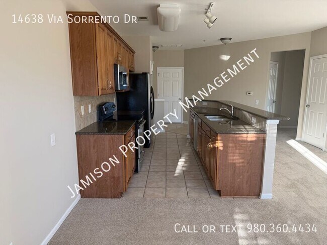 Building Photo - 14638 Via Sorrento Dr