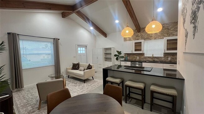 Building Photo - 1230 Essex Dr N