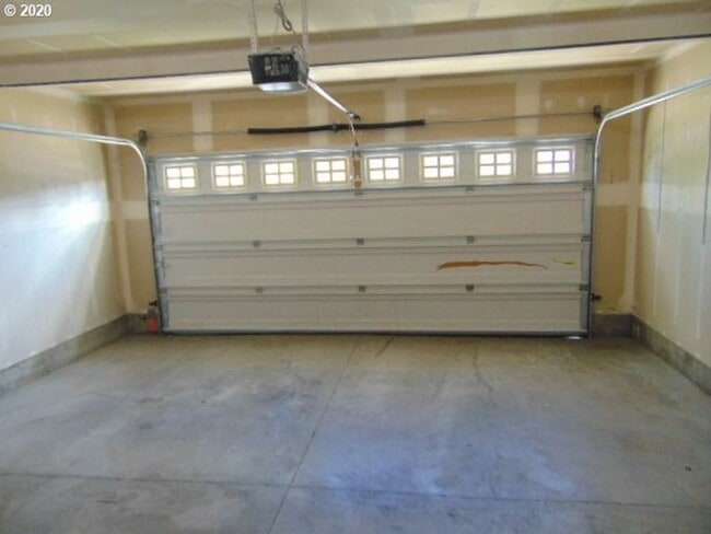 Building Photo - ** HALF MONTH FREE ! ** Beautiful 4 Bedroo...