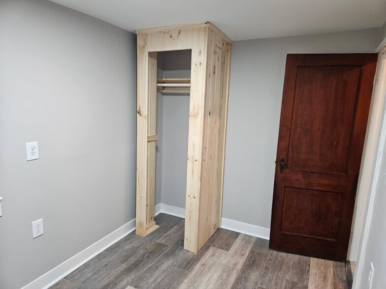 Building Photo - 11 Willow Ave