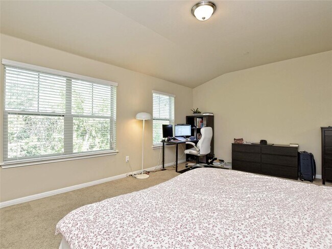 Building Photo - 516 E Slaughter Ln