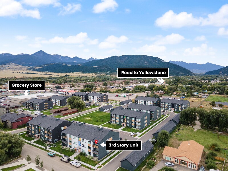 Building Photo - 2222B Willow Dr